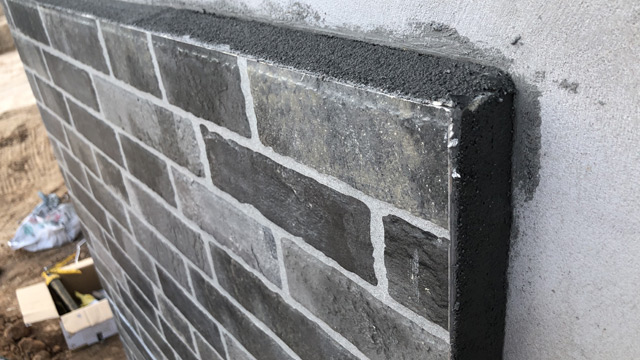 外墙保温一体板的做到质量轻，保温性能优越，施工便捷！